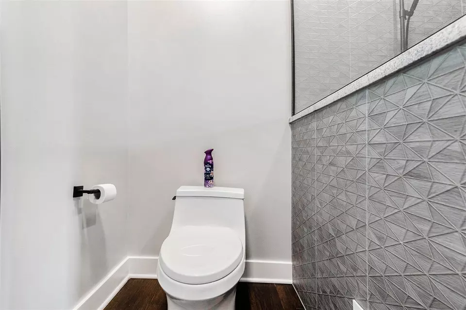 Bath - 7505 S Lakeshore, Pentwater, MI 49449 photo 4 of 4