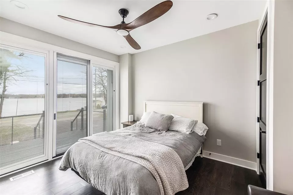 Bedroom - 7505 S Lakeshore, Pentwater, MI 49449 photo 2 of 6