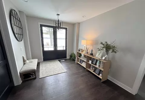 Entry Way - 7505 S Lakeshore, Pentwater, MI 49449 photo 1 of 1