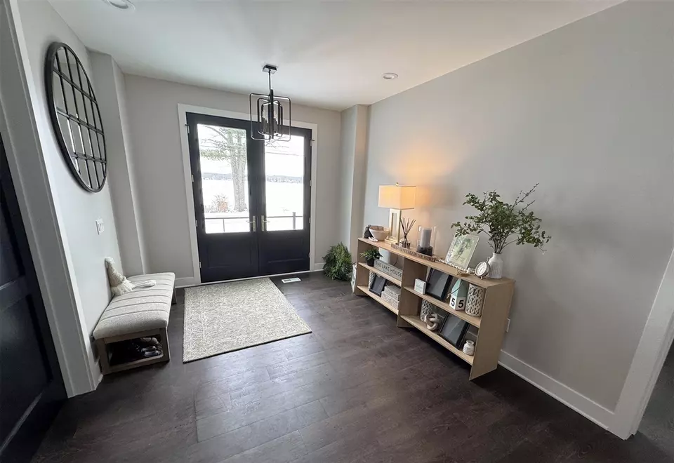 Entry Way - 7505 S Lakeshore, Pentwater, MI 49449 photo 1 of 1