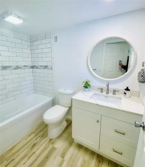 Bath - 120 Lakeview, Jackson, MI 49203 photo 2 of 5