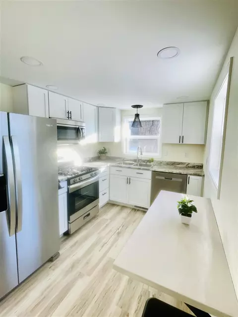 Kitchen - 120 Lakeview, Jackson, MI 49203 photo 1 of 5