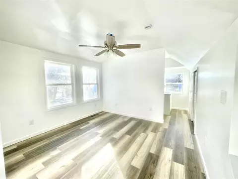 Living - 120 Lakeview, Jackson, MI 49203 photo 2 of 2