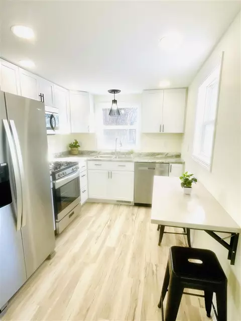 Kitchen - 120 Lakeview, Jackson, MI 49203 photo 3 of 5