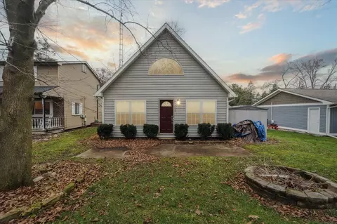 3750 Cordley Lk, Pinckney, MI 48169