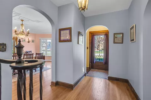Entry Way - 509 S Wisner, Jackson, MI 49203 photo 1 of 10