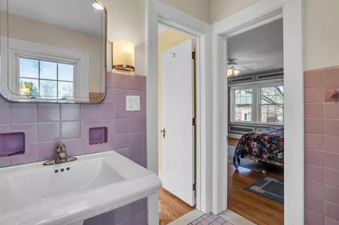 Bath - 509 S Wisner, Jackson, MI 49203 photo 6 of 8