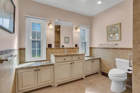 Bath - 509 S Wisner, Jackson, MI 49203 photo 1 of 8