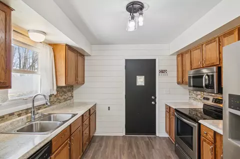 Kitchen - 4701 Blackman, Jackson, MI 49201 photo 4 of 5