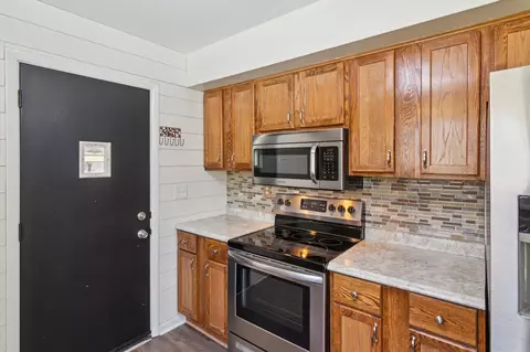 Entry Way - 4701 Blackman, Jackson, MI 49201 photo 4 of 5
