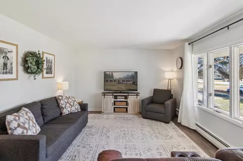Living - 4701 Blackman, Jackson, MI 49201 photo 2 of 4