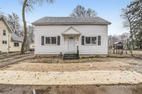 752 Jordan Lk, Lake Odessa, MI 48849