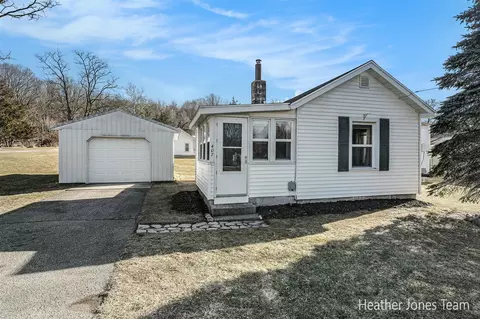 407 W Riverside, Ionia, MI 48846