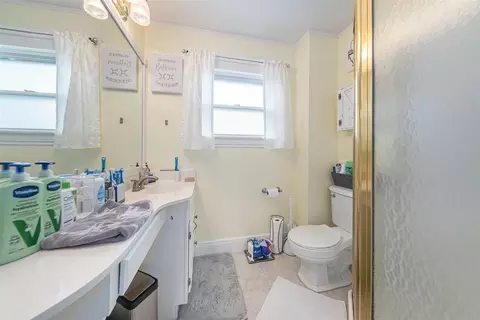 Bath - 704 Loomis, Jackson, MI 49202 photo 1 of 1