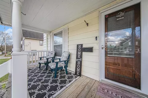 Exterior - 704 Loomis, Jackson, MI 49202 photo 1 of 2