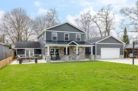 8585 Portage Lk, Pinckney, MI 48169
