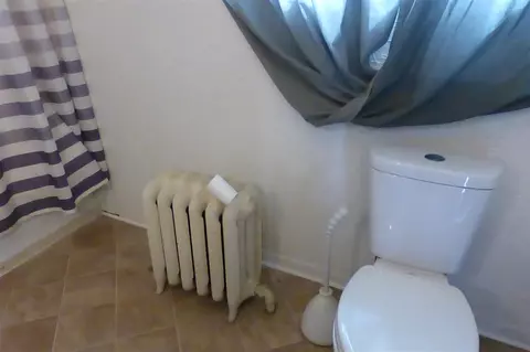 Bath - 516 Cedar, Niles, MI 49120 photo 2 of 3