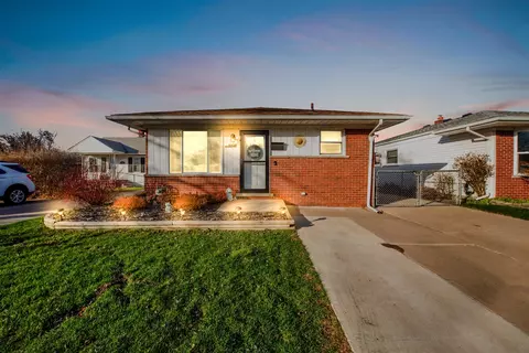 17438 Russell, Allen Park, MI 48101