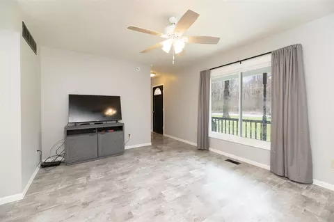Living - 31544 Brandywine, Gobles, MI 49055 photo 3 of 3