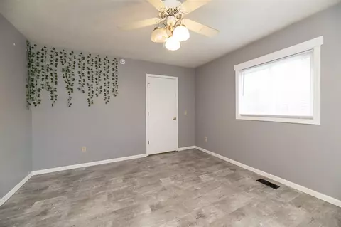 Bedroom - 31544 Brandywine, Gobles, MI 49055 photo 3 of 6