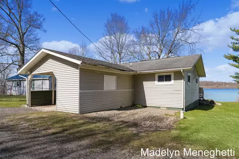 305 Clear Lk, Dowling, MI 49050