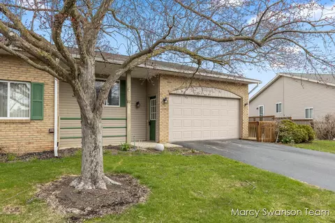 87 Grand Vlg #36, Grandville, MI 49418