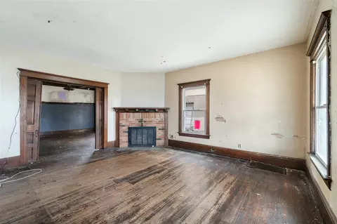 Living - 405 Steward, Jackson, MI 49201 photo 4 of 9