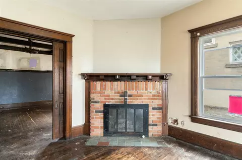Living - 405 Steward, Jackson, MI 49201 photo 6 of 9