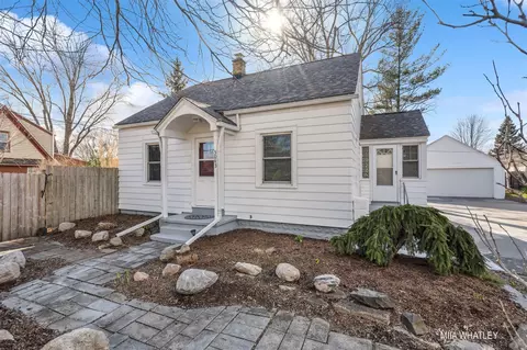 3043 Byron Ctr, Wyoming, MI 49519
