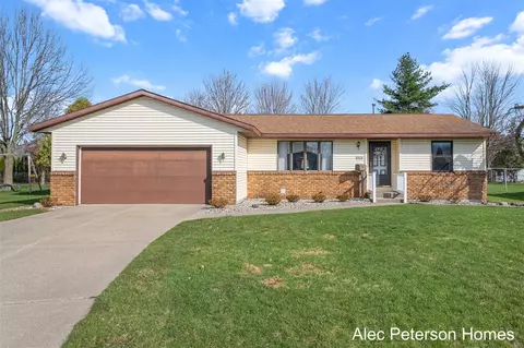 101 Roberts, Coopersville, MI 49404