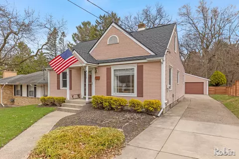 828 Bristol, Grand Rapids, MI 49504