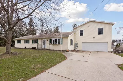 922 Eureka, Greenville, MI 48838