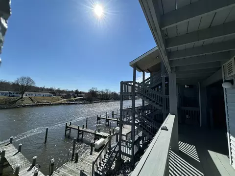 315 5th Ave #14, Manistee, MI 49660