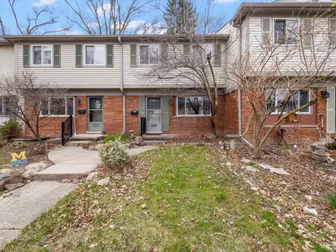 3092 Williamsburg, Ann Arbor, MI 48108