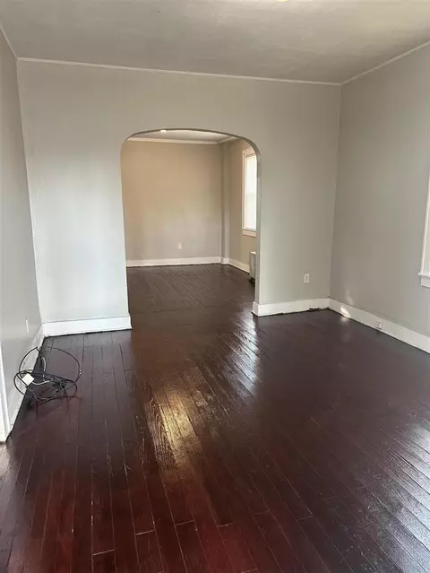 Living - 706 Webb, Jackson, MI 49202 photo 2 of 5