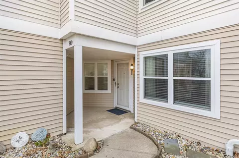 740 Fieldstone Cir, Chelsea, MI 48118