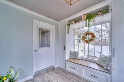Entry Way - 6535 Rives Jct, Jackson, MI 49201 photo 2 of 2