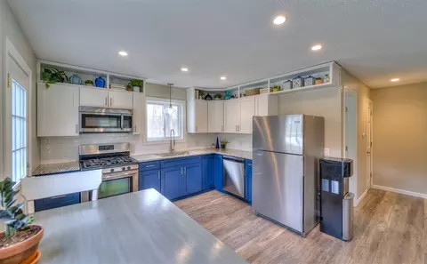 Kitchen - 6535 Rives Jct, Jackson, MI 49201 photo 2 of 2