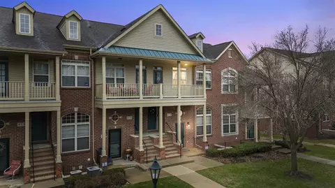 420 Old Pne, Walled Lake, MI 48390
