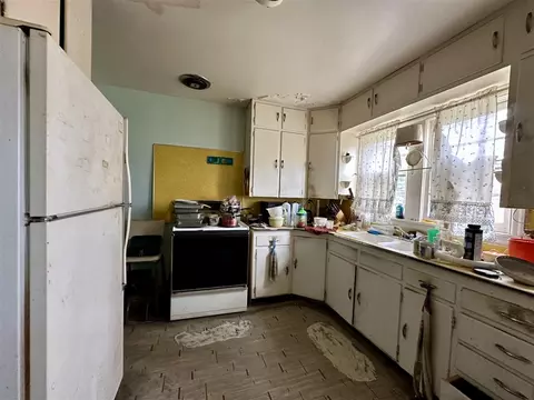 Kitchen - 4897 Old Pipestone, Eau Claire, MI 49111 photo 1 of 1