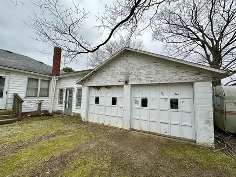 Exterior - 4897 Old Pipestone, Eau Claire, MI 49111 photo 5 of 12