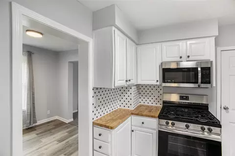 Kitchen - 161 Hollis, Jackson, MI 49203 photo 1 of 2