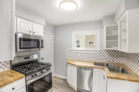 Kitchen - 161 Hollis, Jackson, MI 49203 photo 2 of 2