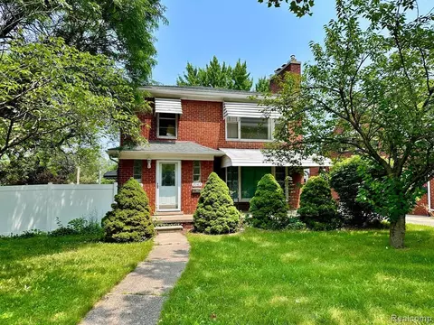 2082 Vernier, Grosse Pointe Woods, MI 48236