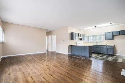 Living - 903 Maple, Three Rivers, MI 49093 photo 2 of 2