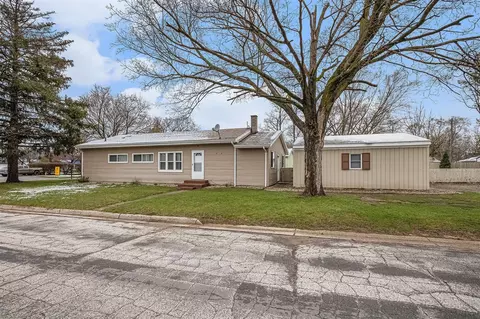 903 Maple, Three Rivers, MI 49093