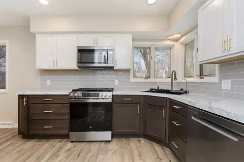 111 Collindale, Walker, MI 49534 photo 9