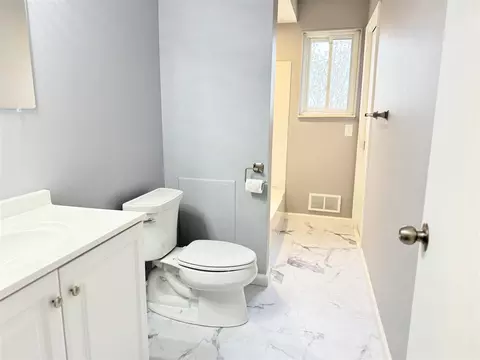 Bath - 29212 E Nottingham, Warren, MI 48092 photo 1 of 2