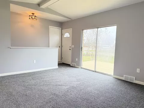 Living - 29212 E Nottingham, Warren, MI 48092 photo 4 of 4