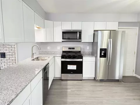Kitchen - 29212 E Nottingham, Warren, MI 48092 photo 1 of 4